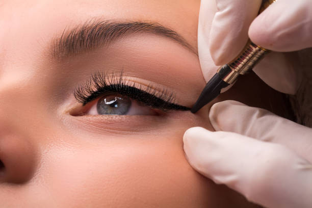 Best practices for ensuring eyeliner stays put on the waterline