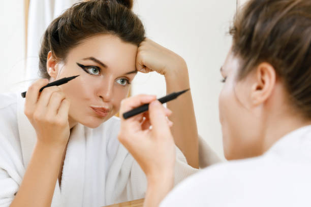 Expert tips for achieving smudge-proof eyeliner on the waterline